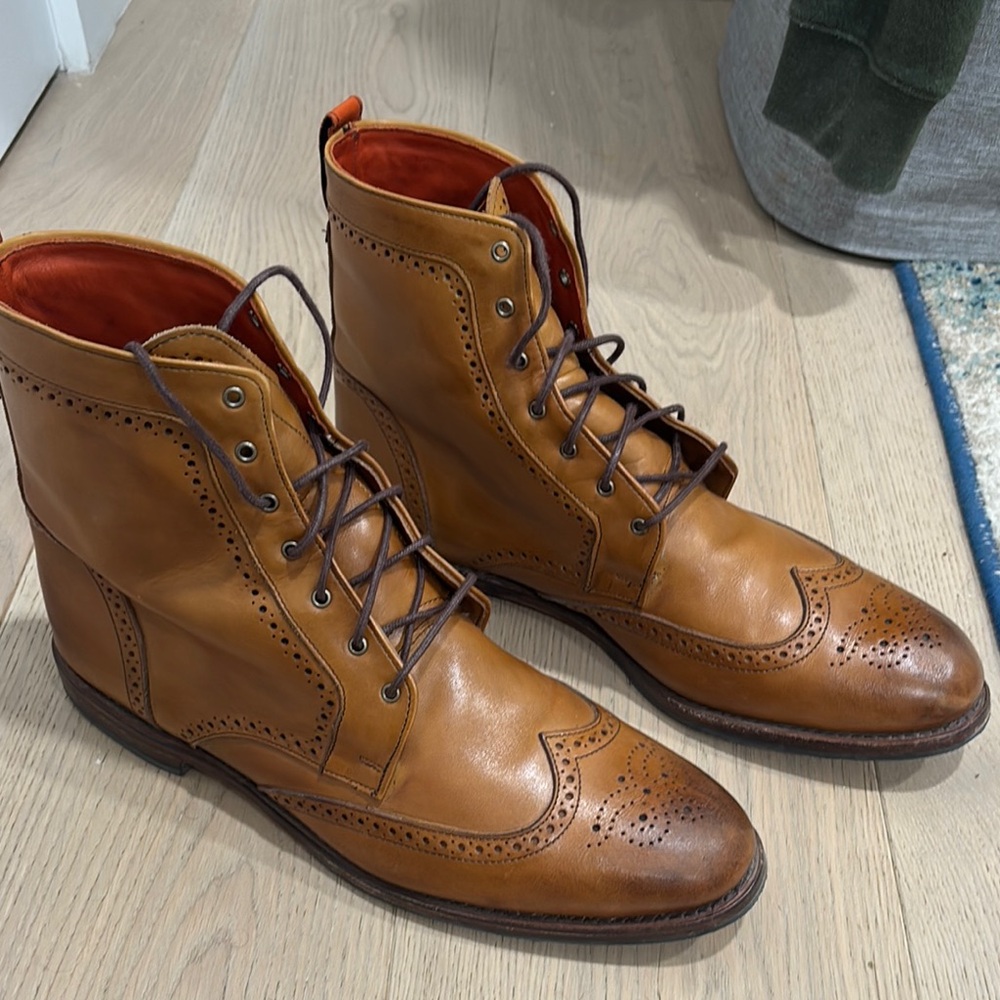Allen Edmonds Tan/Brown Leather Wingtip Boots